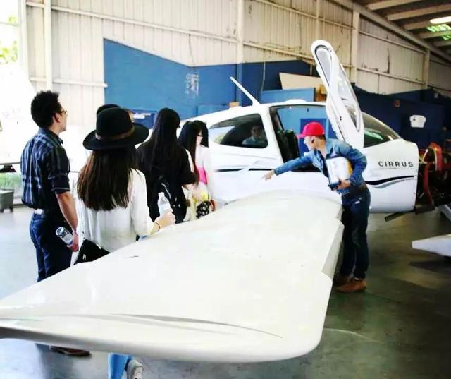 我開過戰(zhàn)斗機、靠倒賣飛機賺到第一桶金，如今科普飛行知識走紅-2171