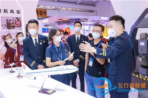 飛行模擬器成“爆款”！國航亮相2022中國國際旅游交易會-5125