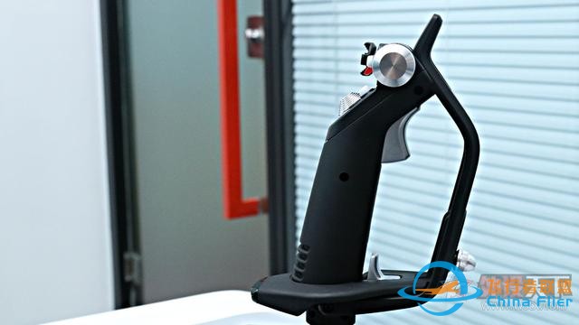 想開飛機嗎？羅技這款飛行模擬搖桿讓你在家就當飛行員-4200