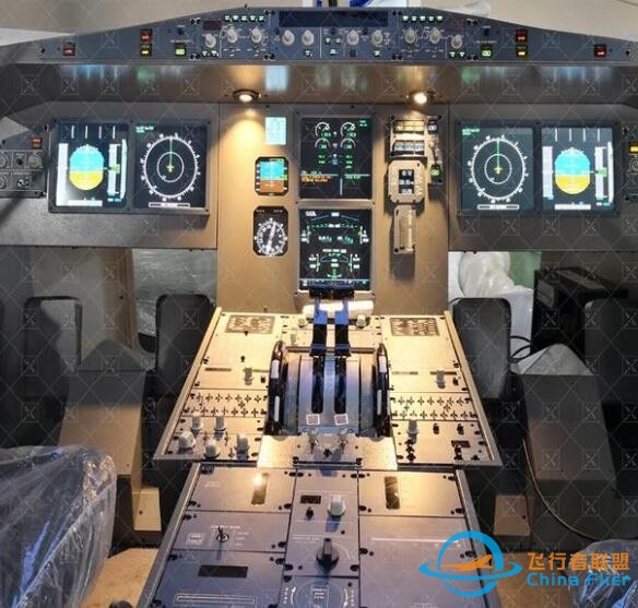 A320客機操縱桿為什么能擺茶盤？側桿模仿戰斗機，副駕被禁止起落-531