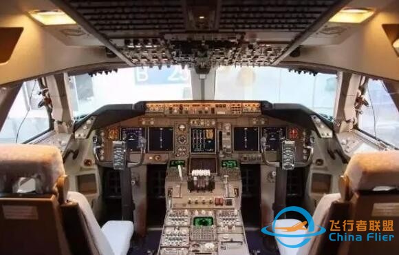 A320客機操縱桿為什么能擺茶盤？側桿模仿戰斗機，副駕被禁止起落-3694