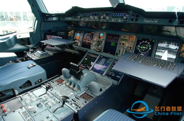 A320客機操縱桿為什么能擺茶盤？側桿模仿戰斗機，副駕被禁止起落-9895