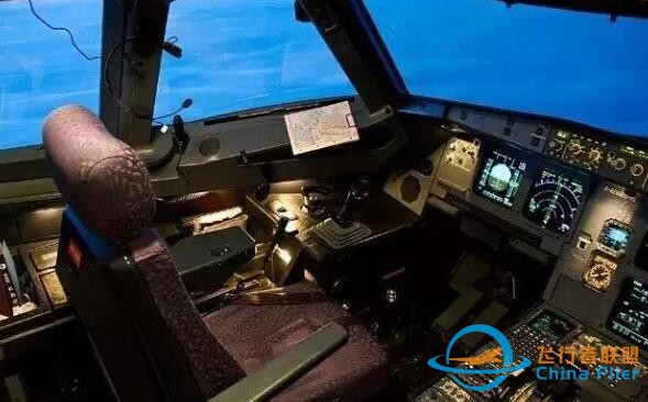 A320客機操縱桿為什么能擺茶盤？側桿模仿戰斗機，副駕被禁止起落-2973