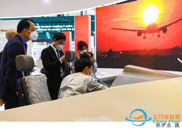 提供創新技術解決方案，這家公司助大型客機C919飛上藍天，進博會上帶來飛行模擬器-7420