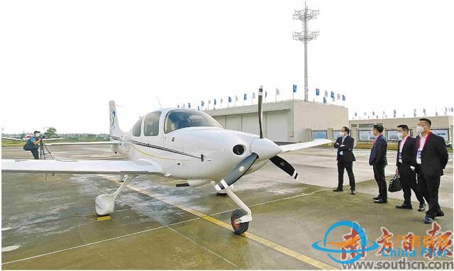 從“通用機場”到“航空小鎮”-6873