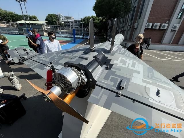 能打航母？臺軍吹噓無人機技術，跟翼龍3比一比，誰丟臉誰知道-9663