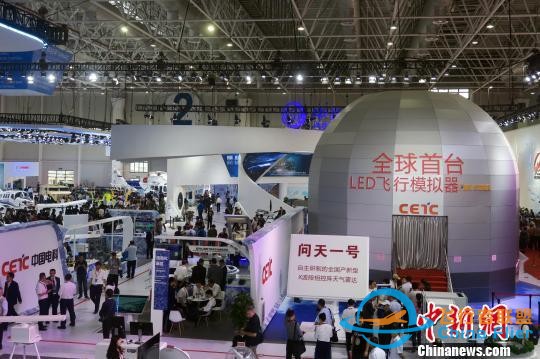 珠海航展：中國電科震撼推出全球首臺LED飛行模擬器-6997