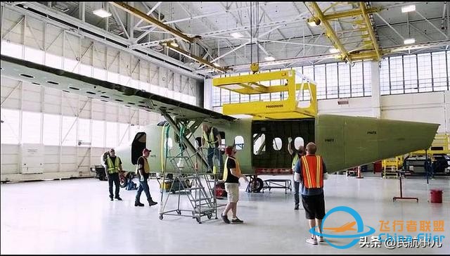 首架賽斯納408空中快車飛機機翼與機身成功對接-1229