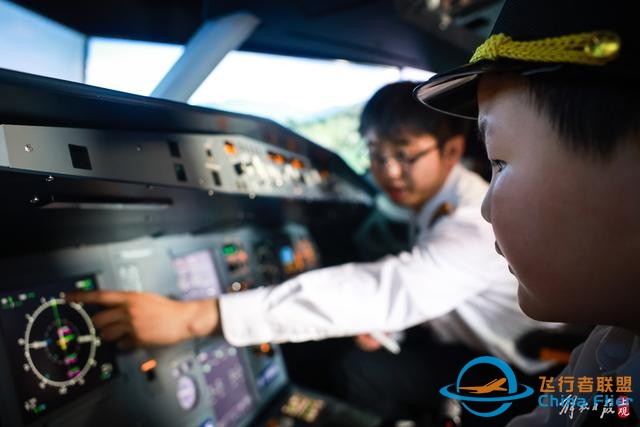 全國助殘日：聽障孩子走進航空運動基地體驗模擬飛行-9467