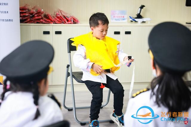 全國助殘日：聽障孩子走進航空運動基地體驗模擬飛行-3811