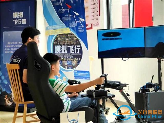 武漢硚口區常鑫社區：模擬飛行體驗活動進社區，啟發孩子航空航天夢-2358