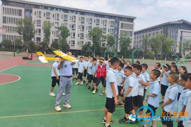 “雛鷹乘風起，天高任我飛”——模擬飛行航空志愿服務團進校園-2213