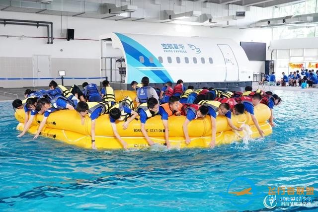 迫降逃生、模擬飛行，科技雛鷹當上小小機長-4250