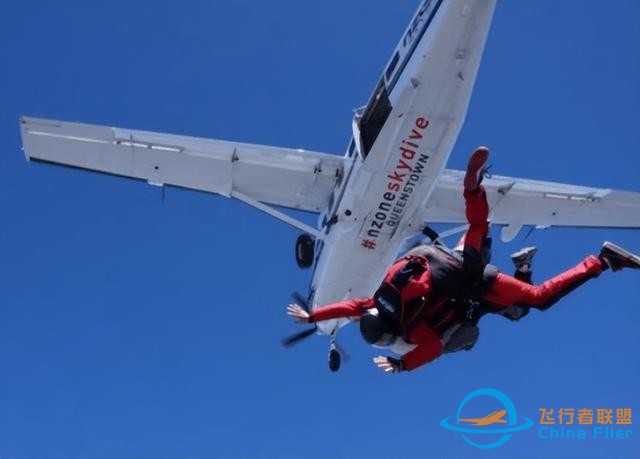 航空遇難死亡率100%，為什么不給乘客自主選擇跳傘逃生的機會？-5246