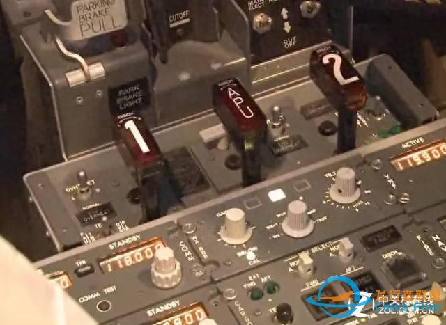 1.8 民用飛機(jī)的駕駛艙-737