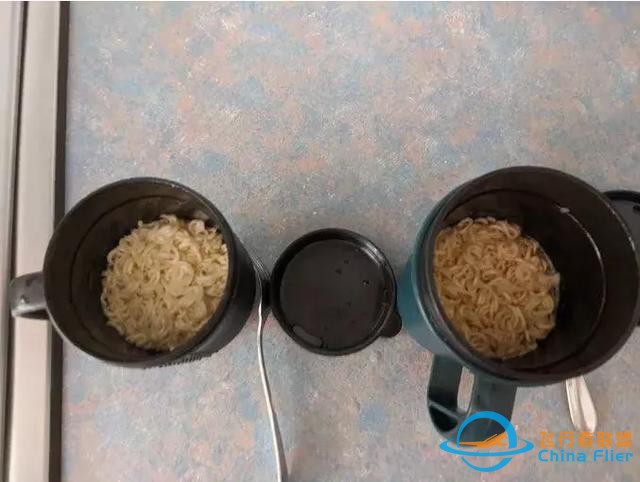 帶娃在家模擬飛行15小時，引網友圍觀：用愛和創意抵御生活的無奈-792