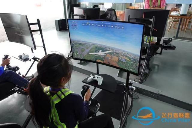 五一出游新玩法，到成都淮州機(jī)場體驗(yàn)?zāi)M飛行-8203