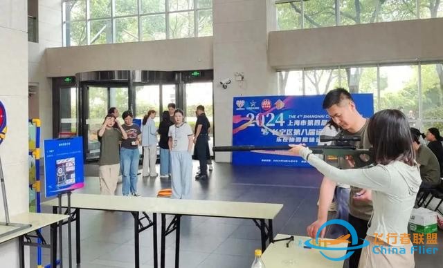 “投籃王”“旱地冰壺”“模擬飛行”…這場白領運動會趣味十足-6923