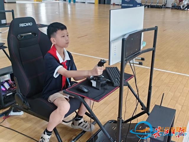 湖北省青少年模擬飛行選拔賽上，這群少年比拼“飛行技能”-9639