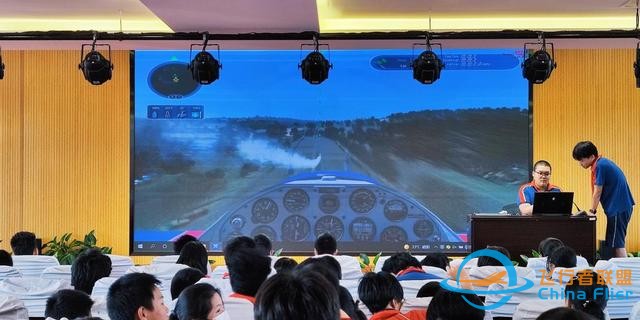 模擬飛行進校園，共筑全民航空夢-398