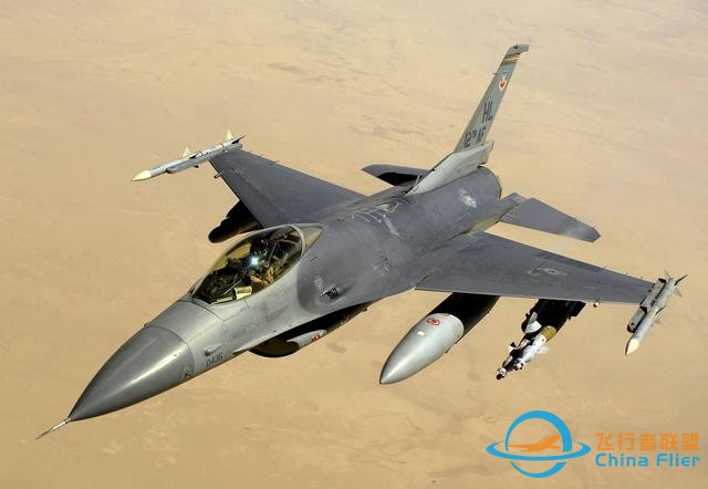 為開發飛行模擬軟件購買F-16手冊，俄公民在美國被捕-8220